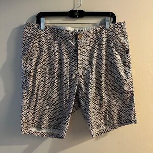 Oxford Men's Flat Front Shorts - Black and White Pattern